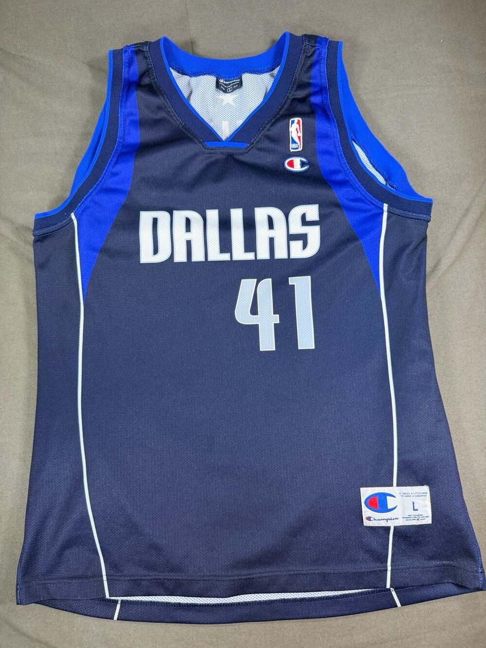 Vintage Champion NBA Dallas Mavericks Dirk Nowitzki #41 Away Jersey Size L